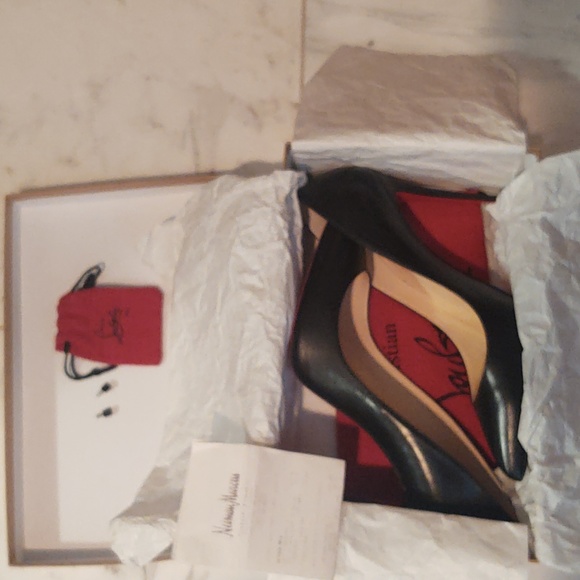 Christian Louboutin - Picture 8 of 8